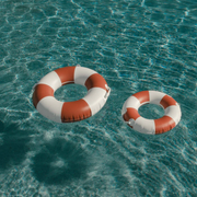 business & pleasure le sirenuse classic pool float